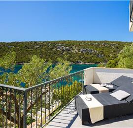6 Bedroom Waterfront Villa with Pool in Uvala Ljubljeva near Trogir, Sleeps 12-13